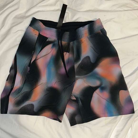 Multicolor Abstract Pattern Shorts - Picture 1 of 3